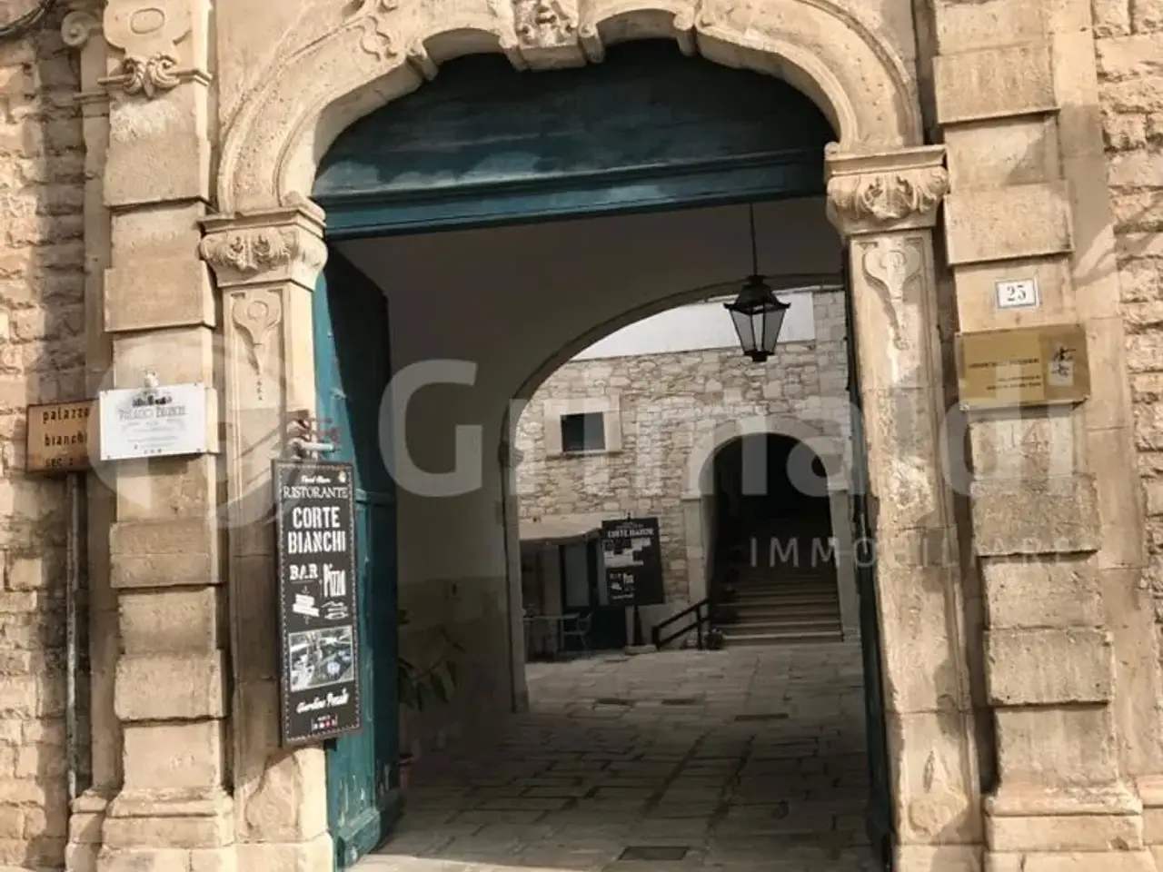 Palazzina commerciale in Via Arcangelo Prologo 23, Trani, {3} - Foto 2