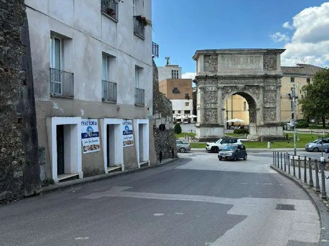 Negozio in Viale dei Rettori, Benevento, {3} - Foto 1