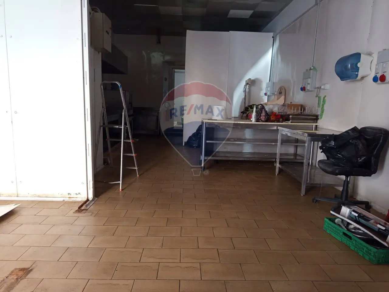 Esercizio commerciale in , Piombino, {3} - Foto 1