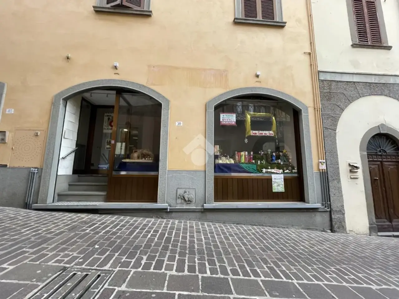 Negozio in Piazza Marinoni 38, Clusone, {3} - Foto 2