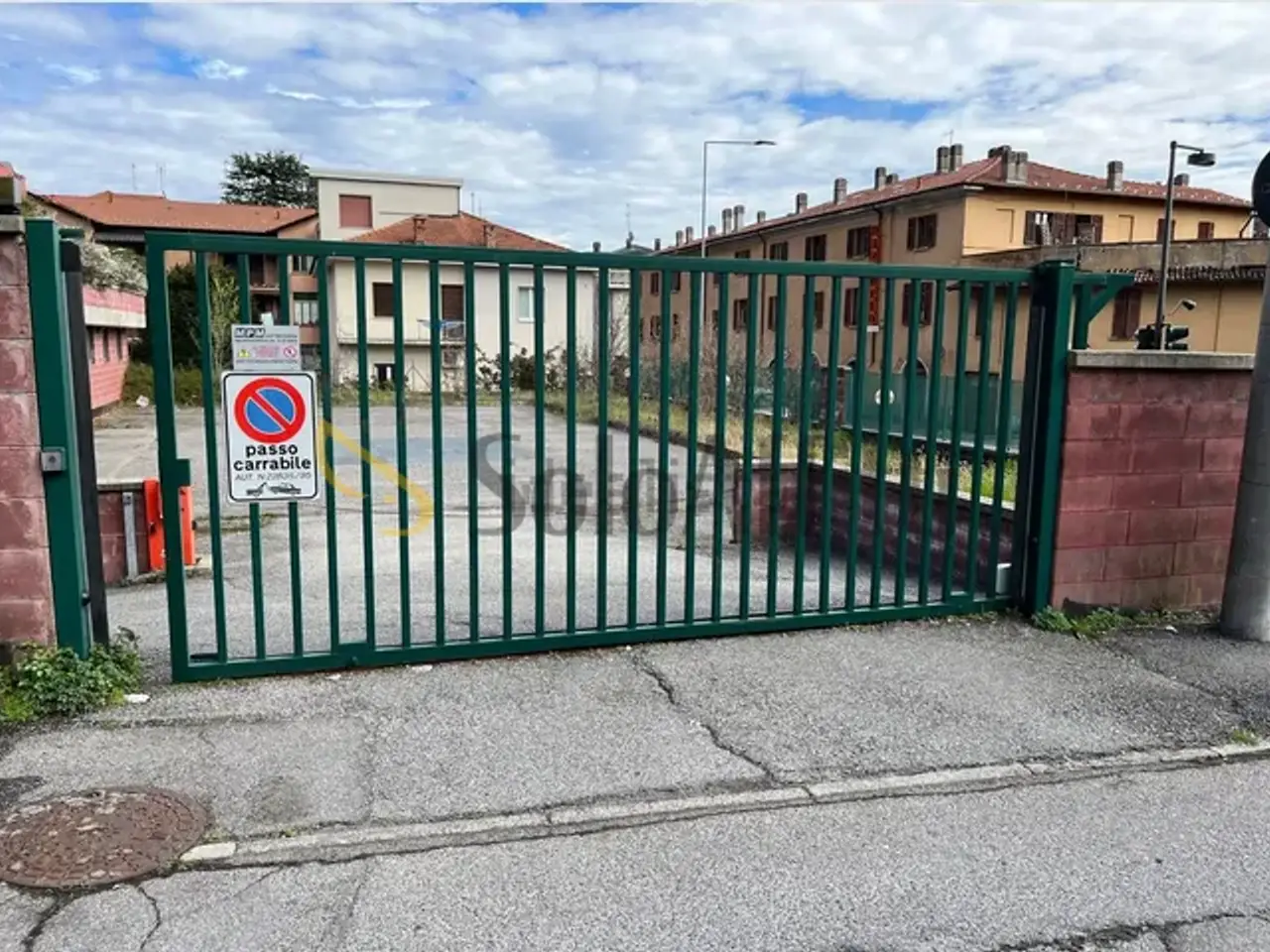 Parcheggio chiuso in Via Giustizia E Libertà 1, Como, {3} - Foto 2