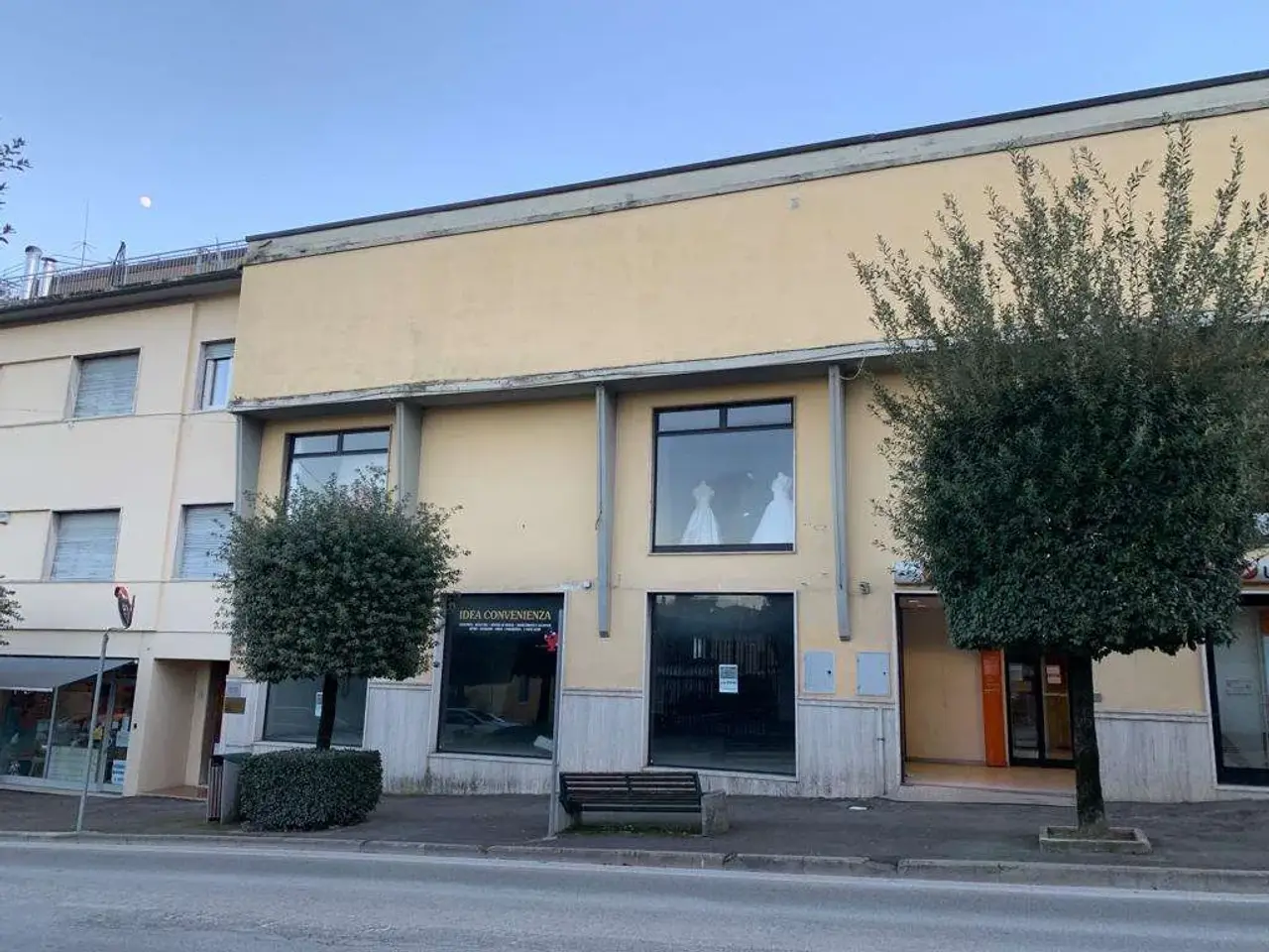 Negozio in Via Gramsci 34, Sinalunga, {3} - Foto 1