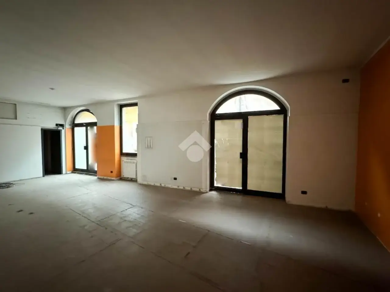 Negozio in Via Cavour, Oggiono, {3} - Foto 1