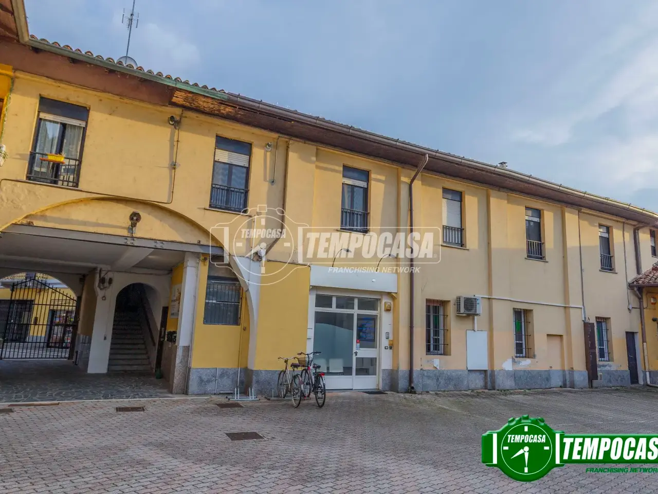 Negozio in Piazza Gramsci, Binasco, {3} - Foto 1