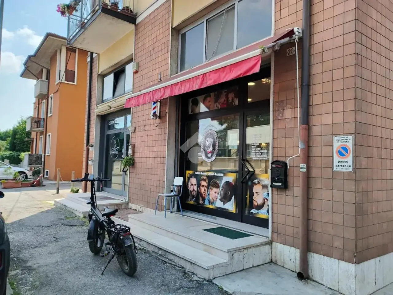 Negozio in Via Generale Cantore 26, Villafranca Di Verona, {3} - Foto 2