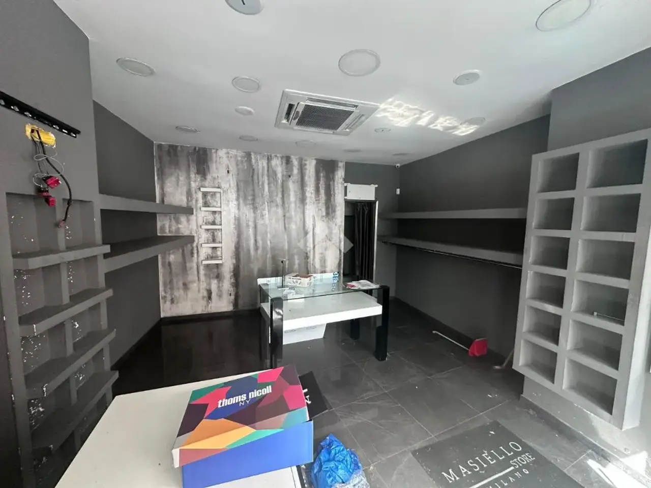 Negozio in Via Vincenzo De Maro 49, Napoli, {3} - Foto 1