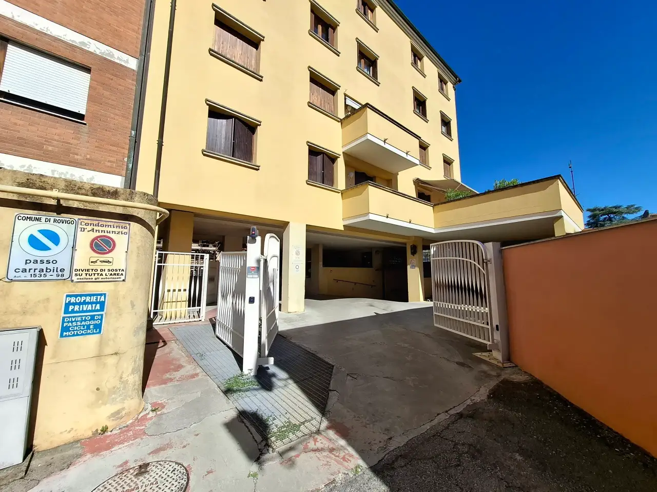 Parcheggio chiuso in Piazzale Gabriele d'Annunzio 30, Rovigo, {3} - Foto 1