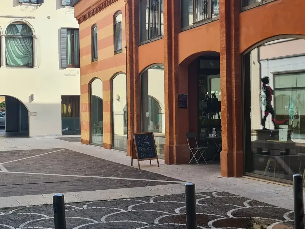 Negozio in Piazza Giorgione, Castelfranco Veneto, {3} - Foto 1