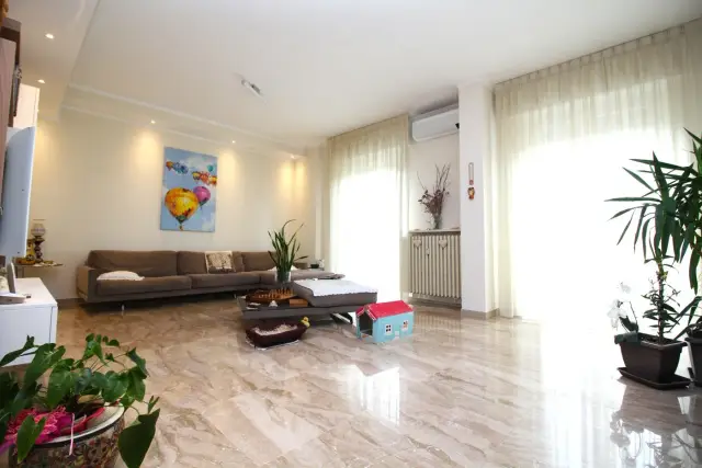 Vierzimmerwohnung in Corso Sempione 240, Legnano - Foto 1