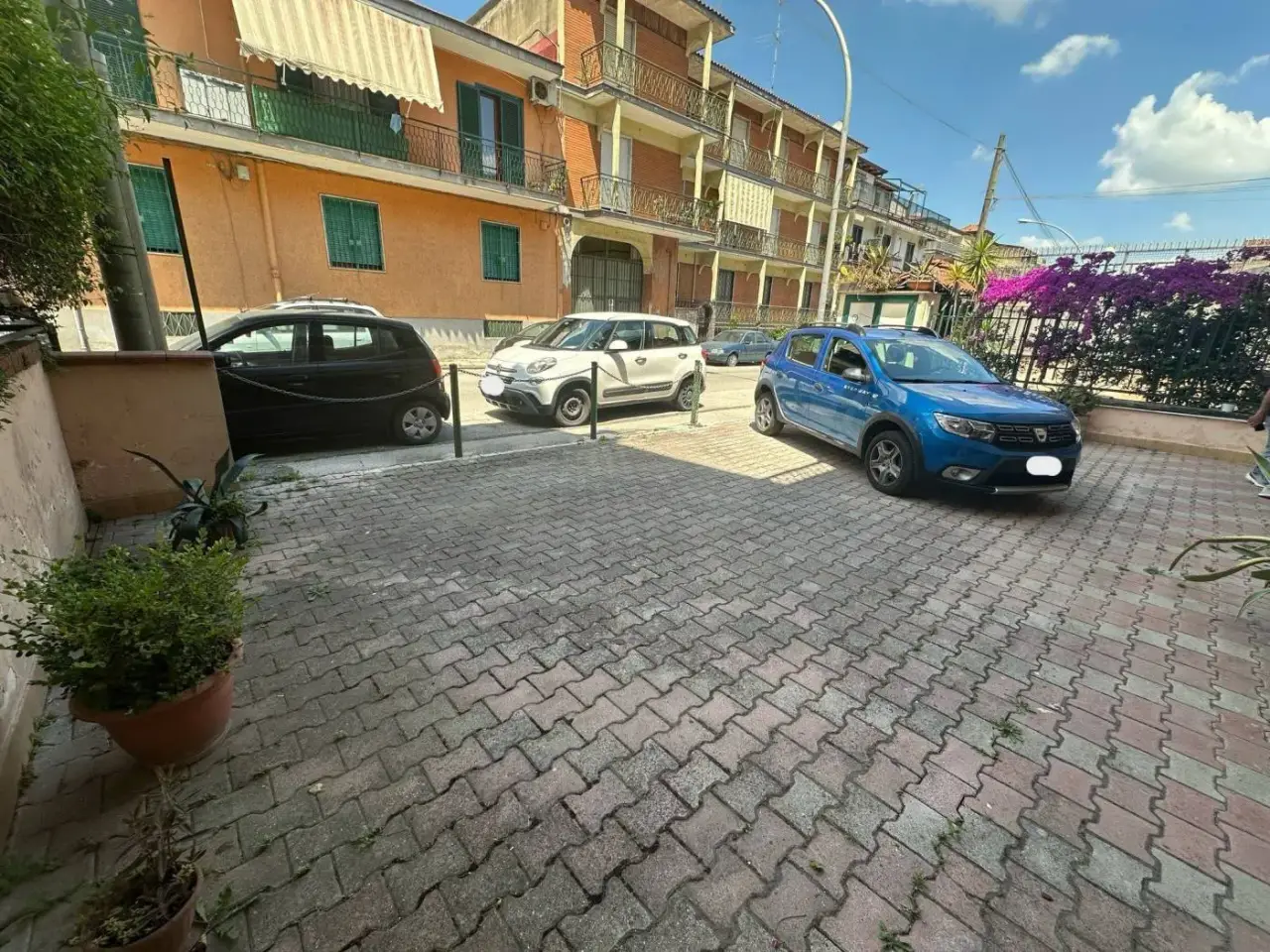 Locale commerciale in Via Leonardo da Vinci, Melito Di Napoli, {3} - Foto 2