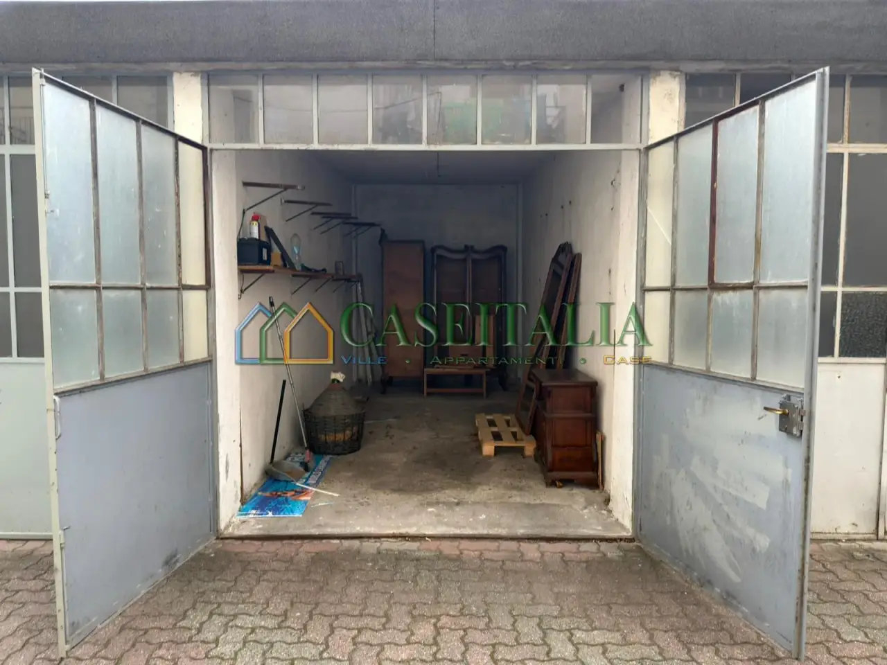 Parcheggio chiuso in , Banchette, {3} - Foto 1