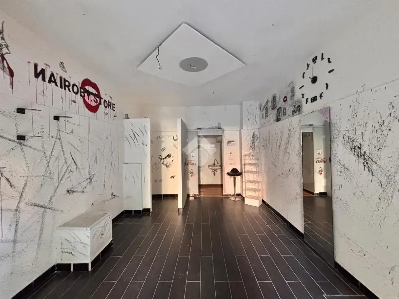 Negozio in Via Benvenuto Cellini 55, Portici, {3} - Foto 1