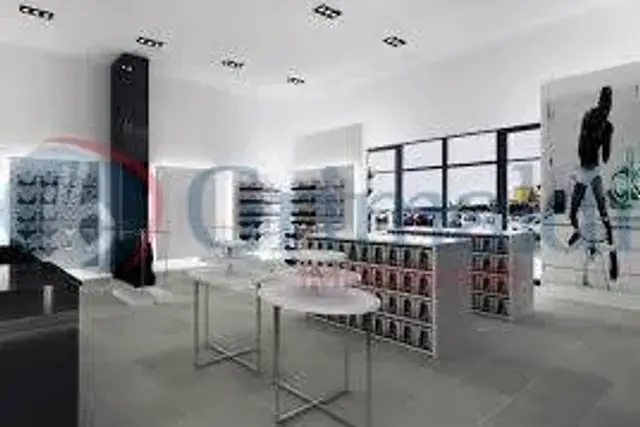 Shop in {3}, Via Como 37 - Photo 1