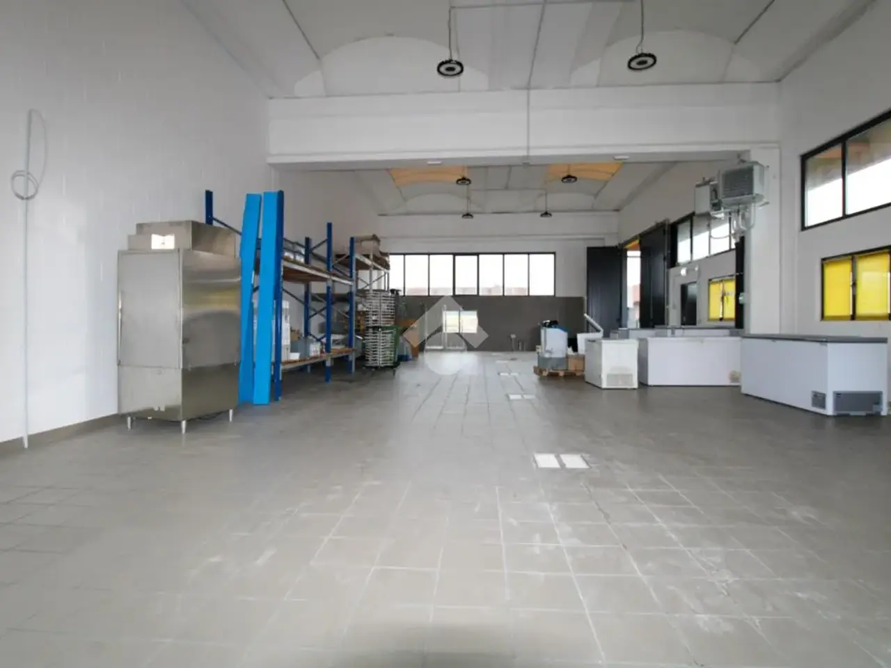 Capannone in Via Ingegner G. Caproni, Ponte San Pietro, {3} - Foto 1