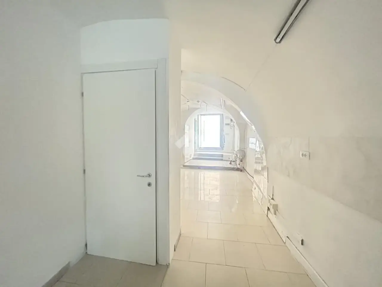 Negozio in Via Sotto Gli Uffizi 4, Sarzana, {3} - Foto 1