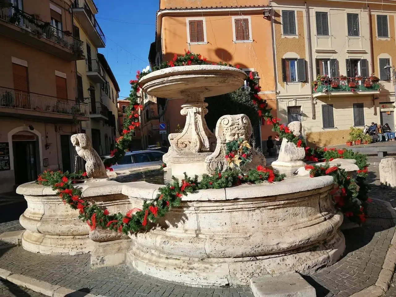 Negozio in Piazza Mazzini, Velletri, {3} - Foto 1