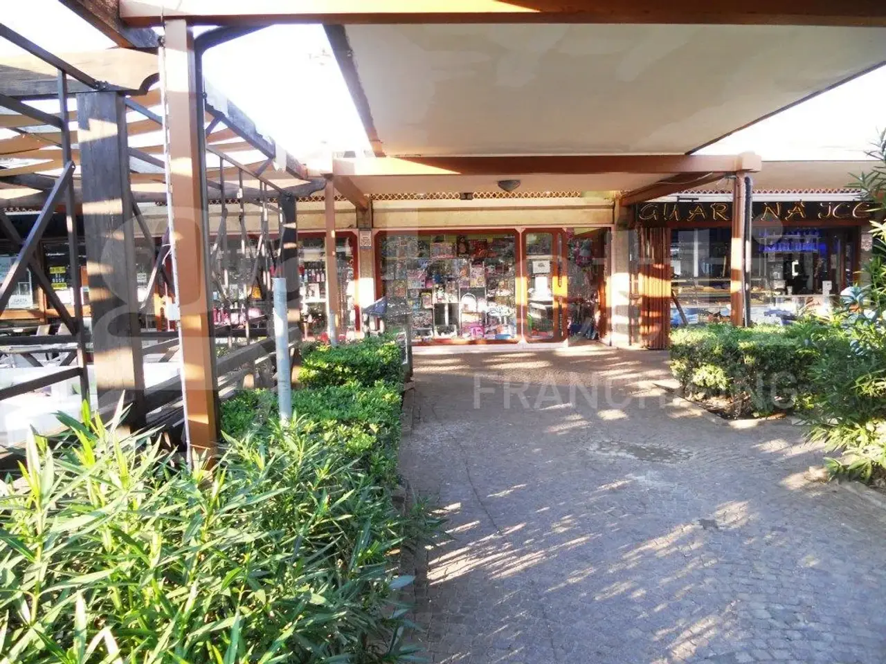 Negozio in Baia Domizia Centro, Viale degli Oleandri 8, Sessa Aurunca, {3} - Foto 1