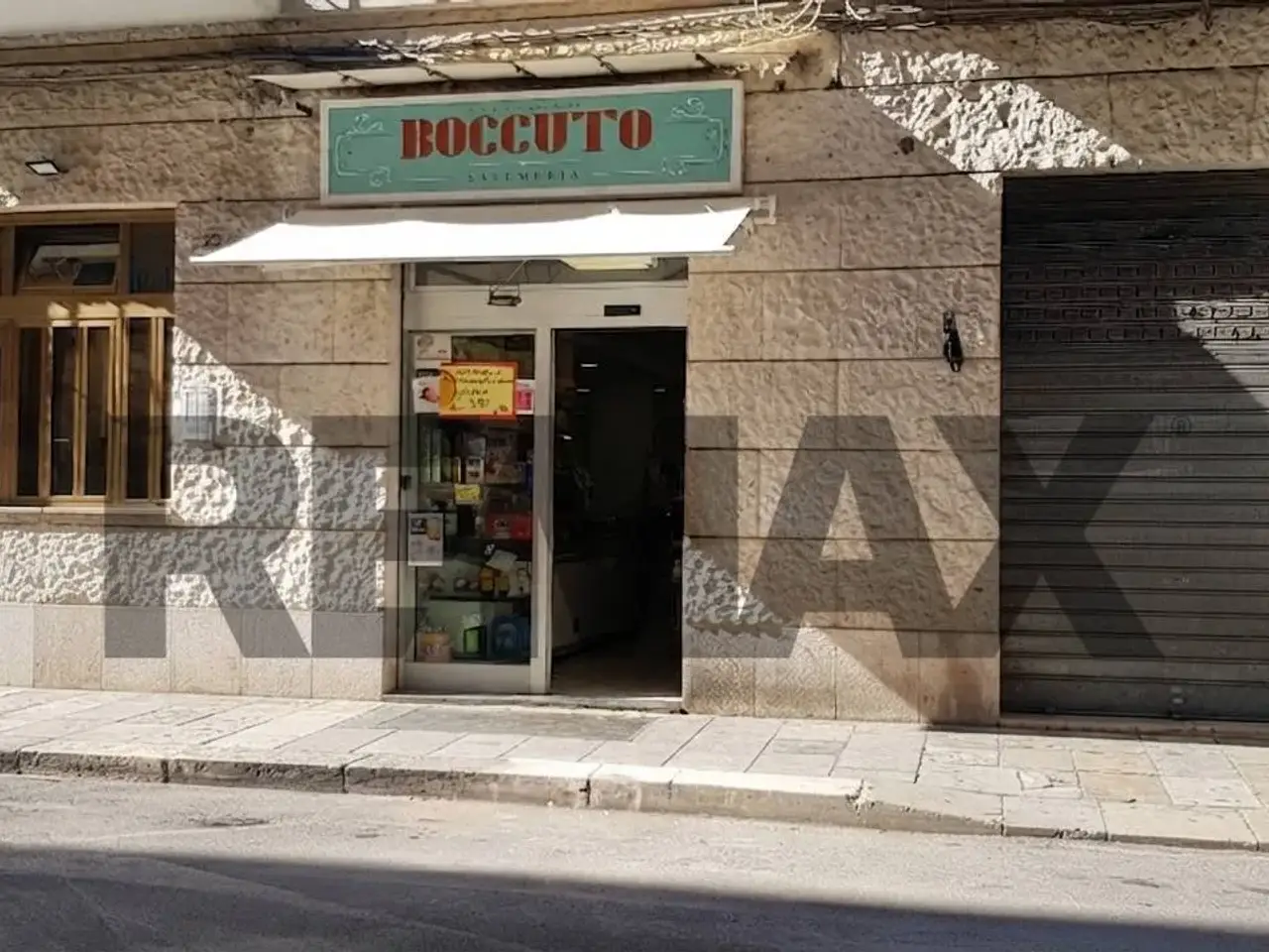 Negozio in Via Monte Grappa 23, Bari, {3} - Foto 1