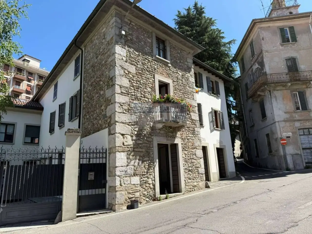 Locale commerciale in Via Corbetta, Cantu', Cantu', {3} - Foto 1