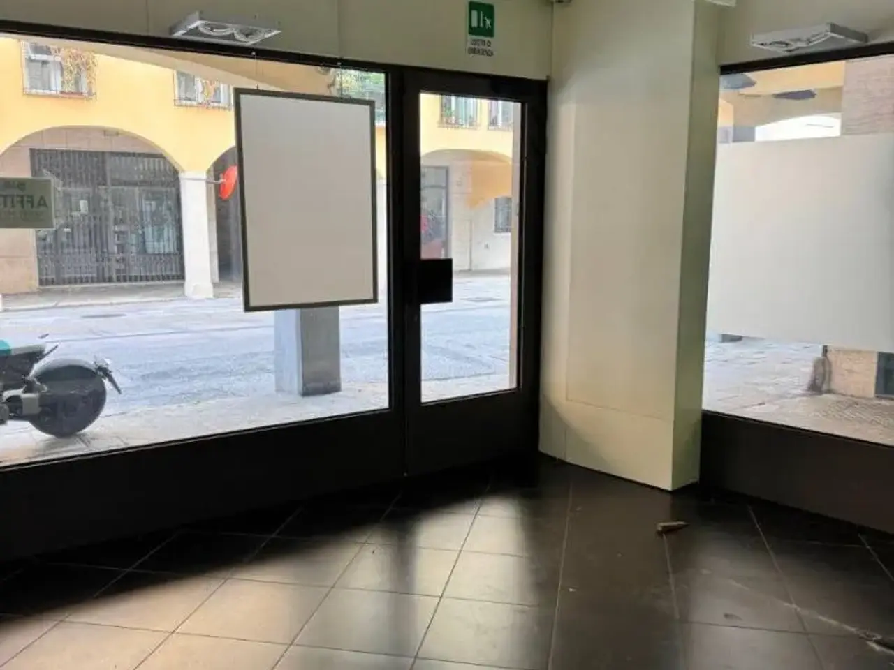 Locale commerciale in Corso Vittorio Emanuele II 203, Padova, Padova, {3} - Foto 2