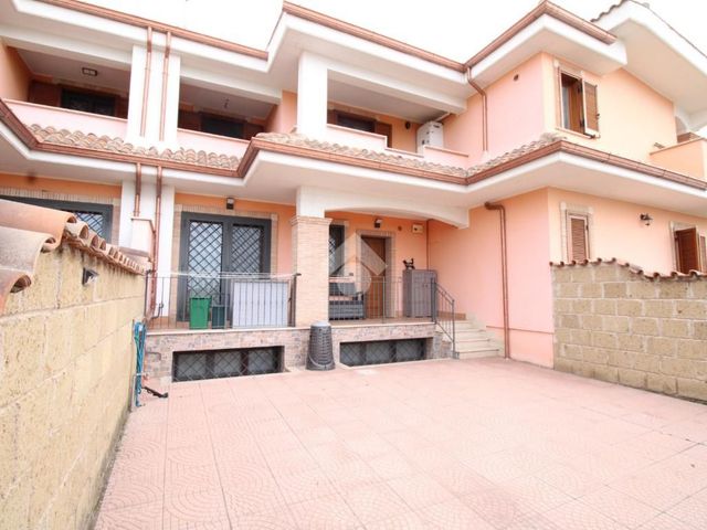 Terraced house in {3}, Via Mar Tirreno 63 - Photo 1