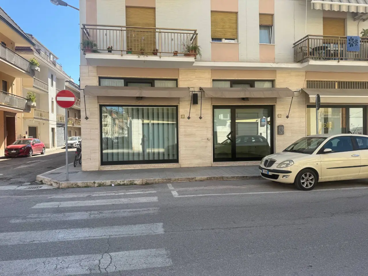 Negozio in Via Musone Angolo Via Aniene, San Benedetto Del Tronto, {3} - Foto 2
