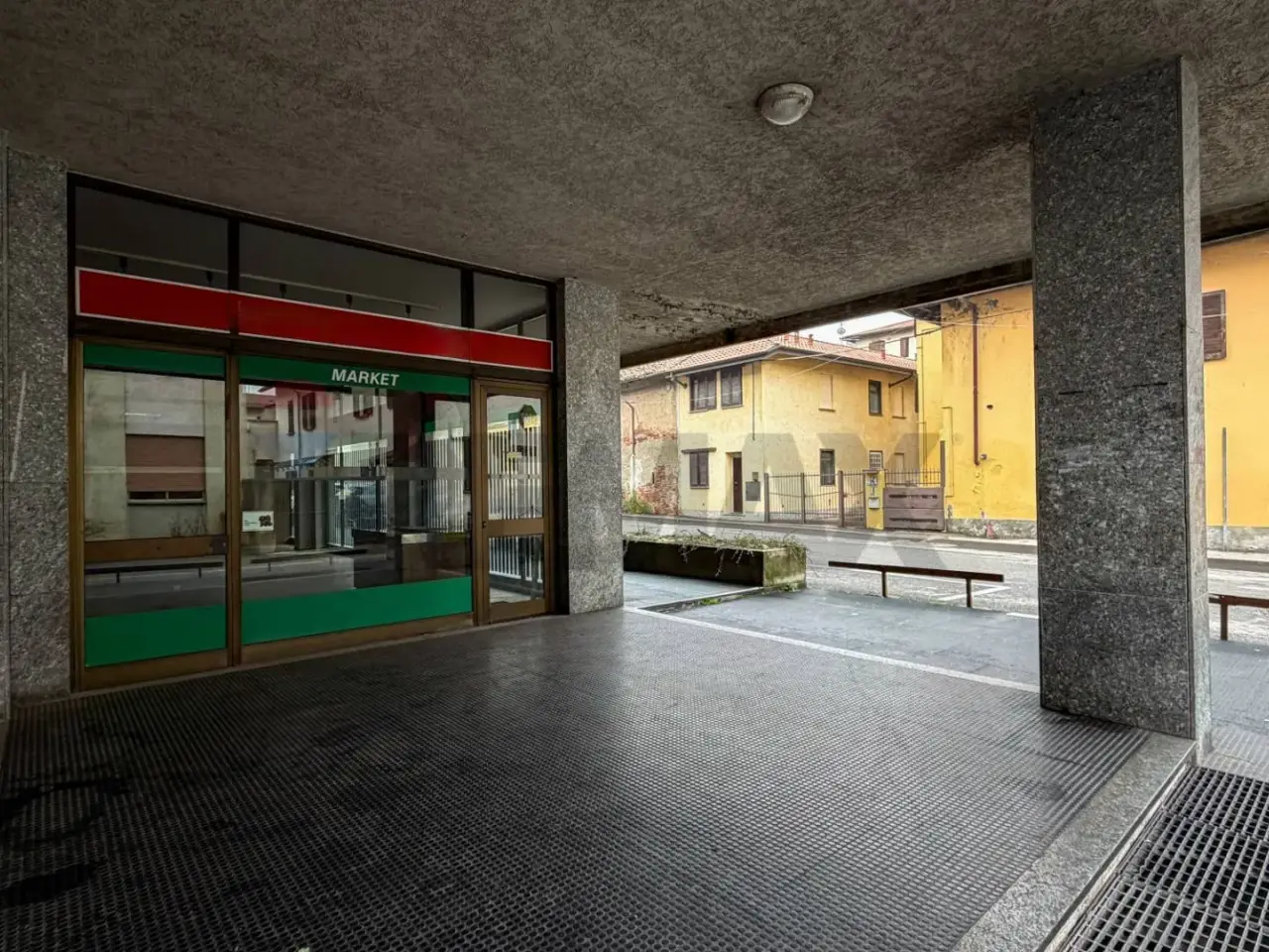 Negozio in Via Madonna 2, Lonate Pozzolo, {3} - Foto 1