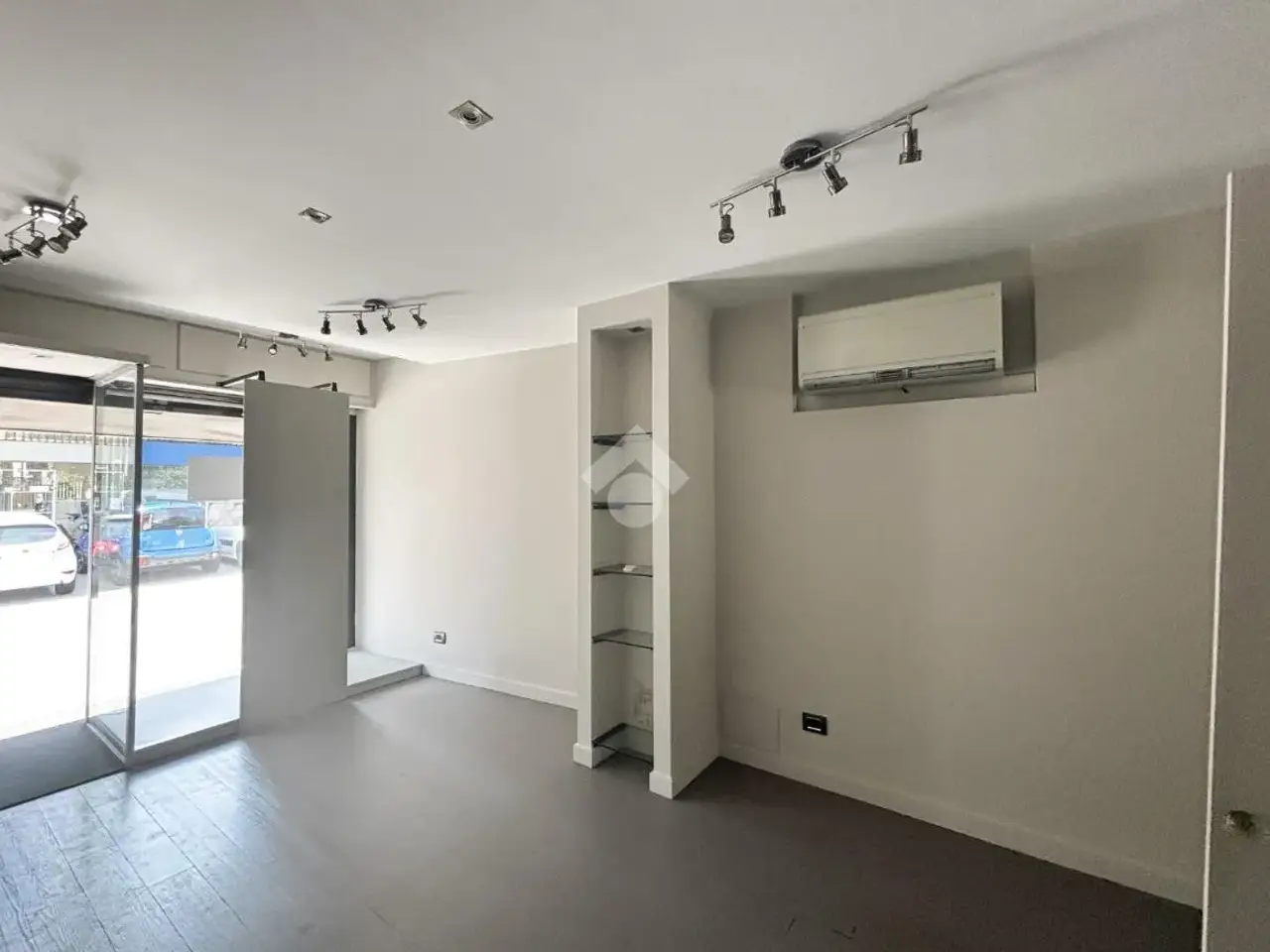 Negozio in Via Emanuele Vittorio Parodi 33, Mandello Del Lario, {3} - Foto 2