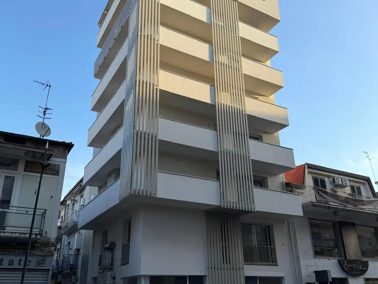 Negozio in Via Paolo Baratta 10, Battipaglia, {3} - Foto 1
