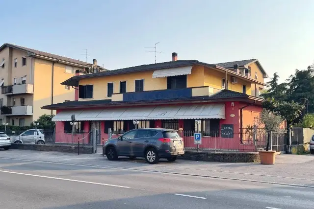 Commercial building in Via Legnago 120, Verona - Photo 1