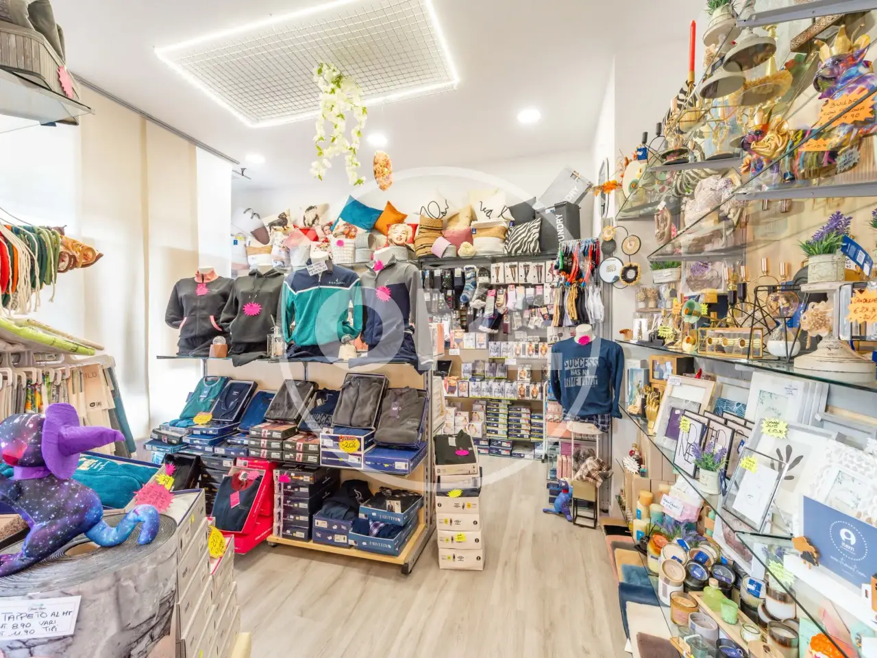 Negozio in Via Massa di San Giuliano, 250 250, Roma, {3} - Foto 1