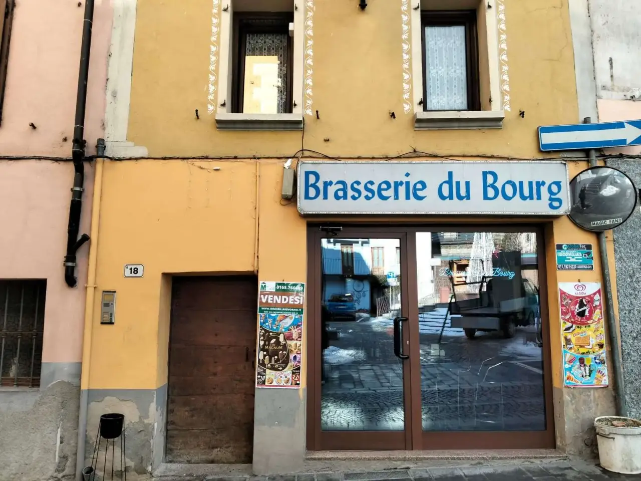 Negozio in Via Risorgimento 18, Nus, {3} - Foto 1