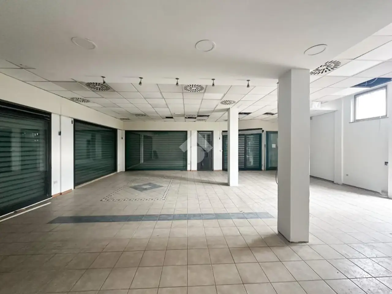 Negozio in Viale Europa 71, Crema, {3} - Foto 2