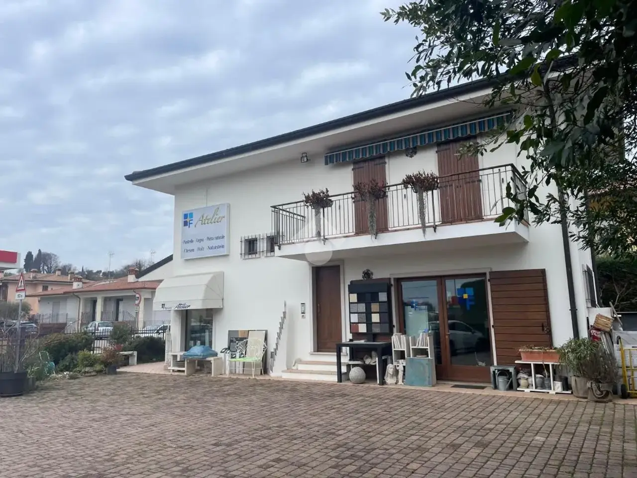 Palazzina commerciale in Via Verona 89, Bardolino, {3} - Foto 1
