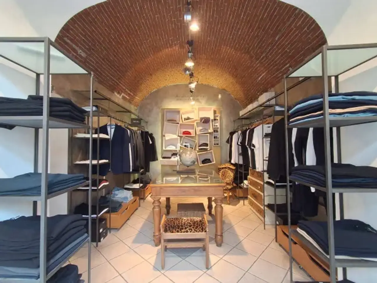 Abbigliamento in Via Stella 45, Loano, {3} - Foto 1