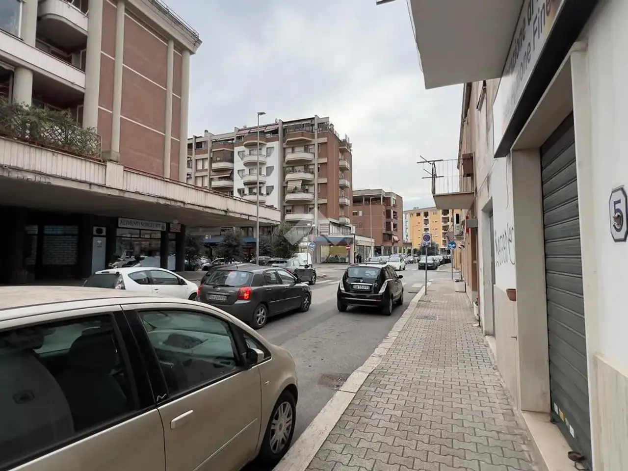Negozio in Via Legnano 5, Latina, {3} - Foto 1