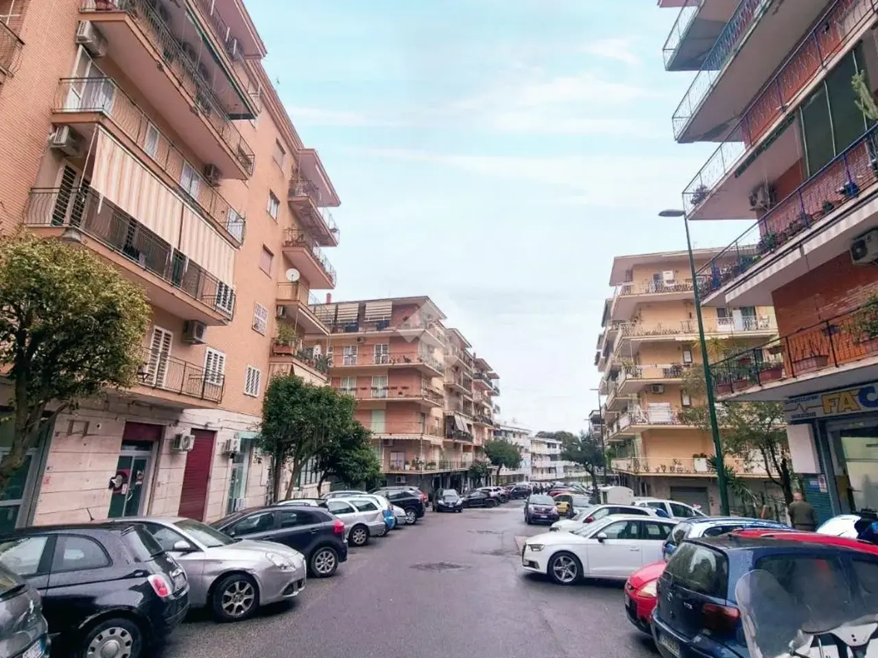 Negozio in Viale Privato Farnese 24, Napoli, {3} - Foto 2