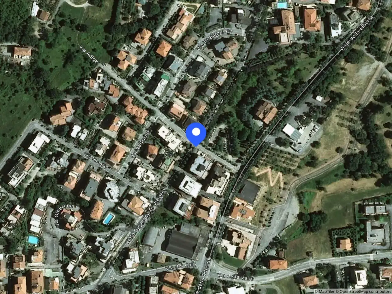 Negozio in Viale Giuseppe di Vittorio, Chianciano Terme, {3} - Foto 2