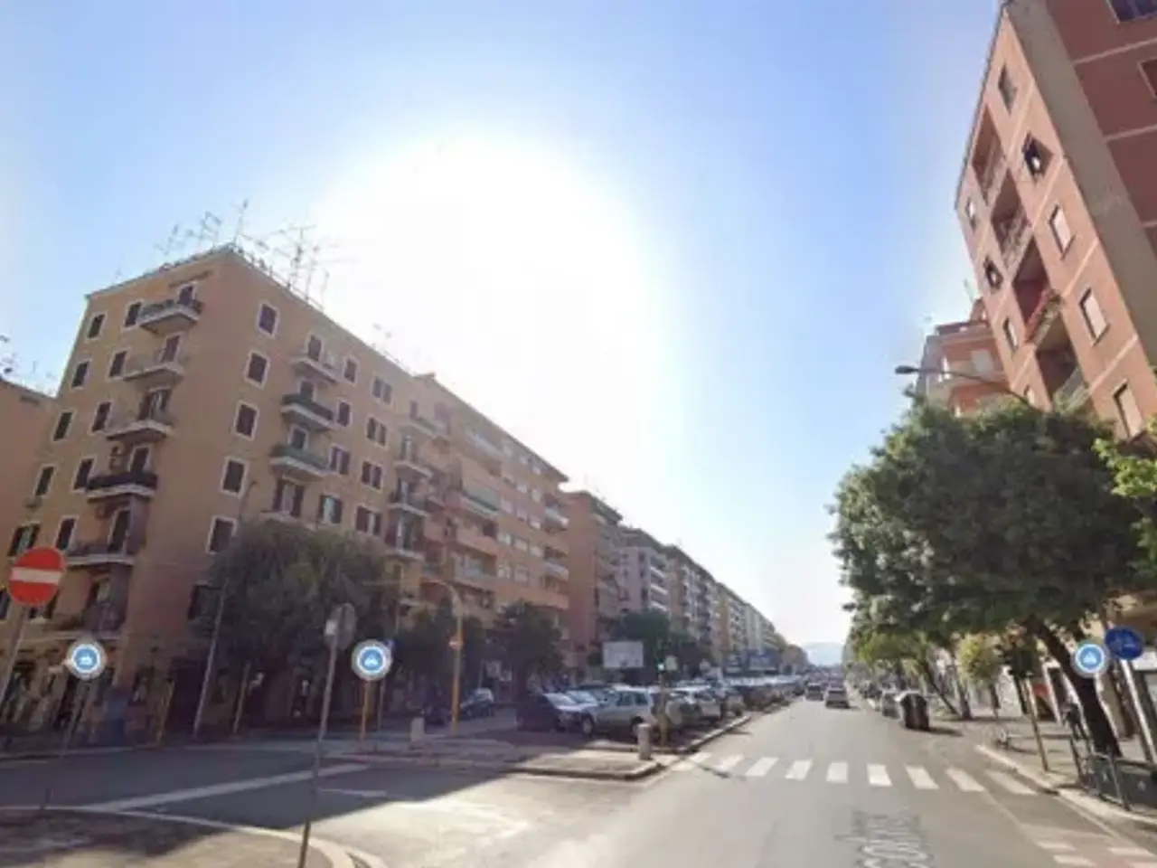 Negozio in Via Tuscolana 1070 ,, Roma, {3} - Foto 1