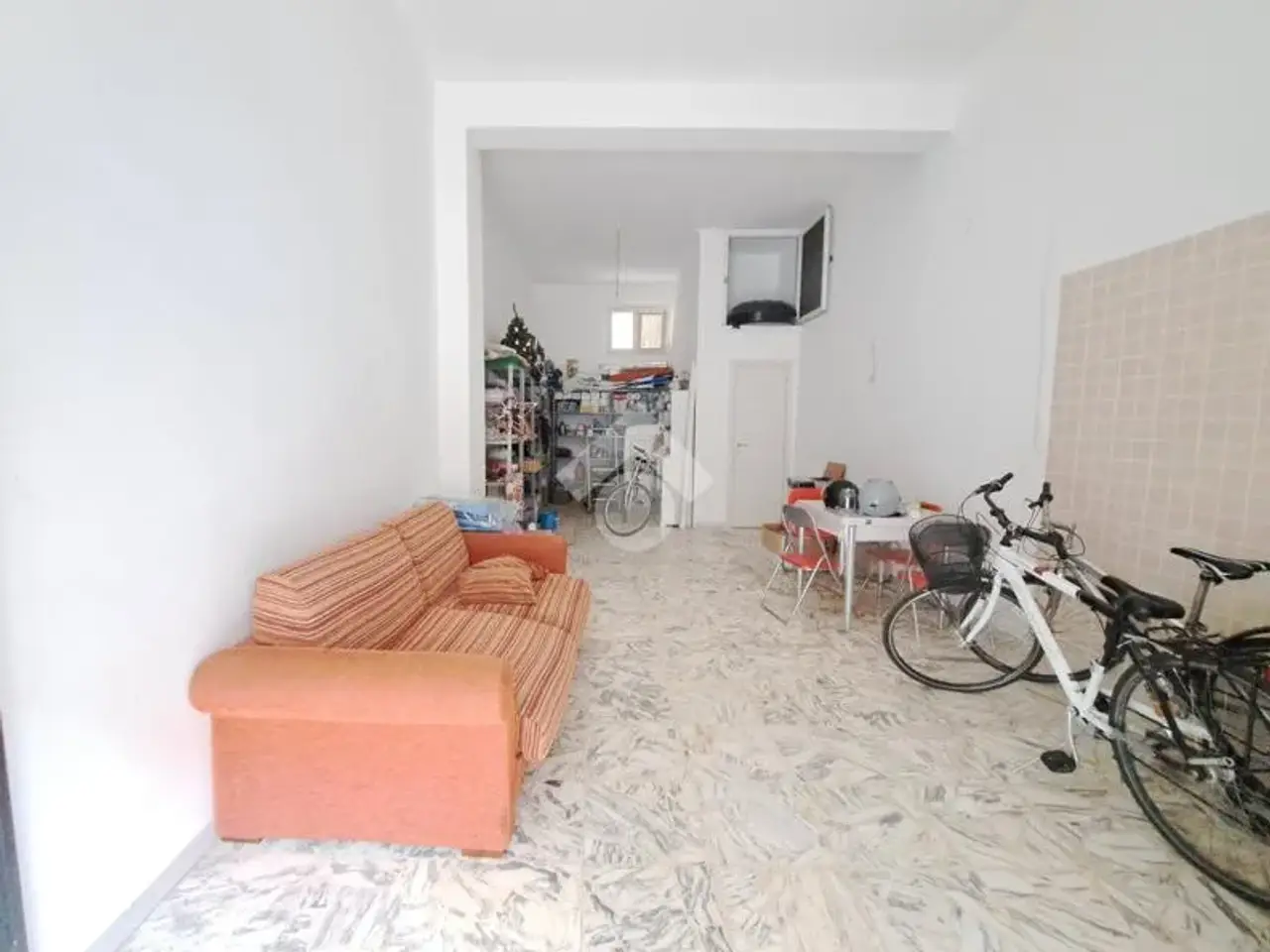 Negozio in Via Fratelli Monterisi 1, Barletta, {3} - Foto 1