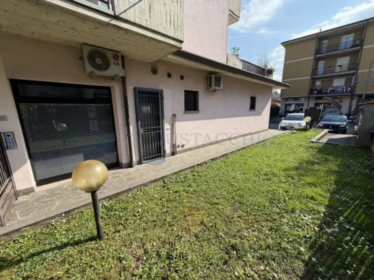 Ufficio in Via Giuseppe Garibaldi 36, Albano Sant'Alessandro, {3} - Foto 1