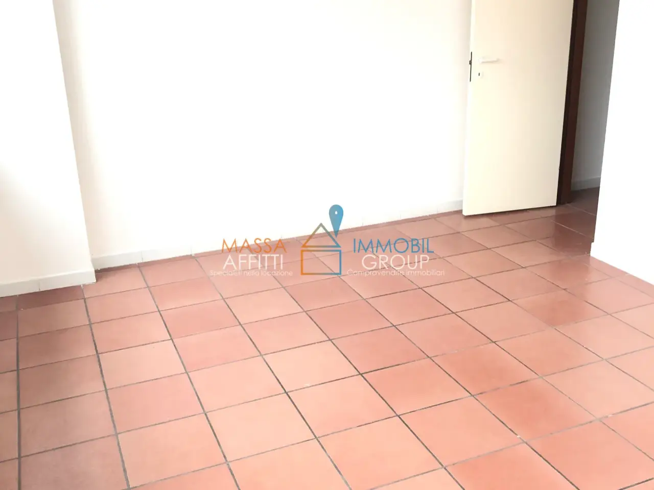 Ufficio in Via Massa Avenza 49, Massa, {3} - Foto 1