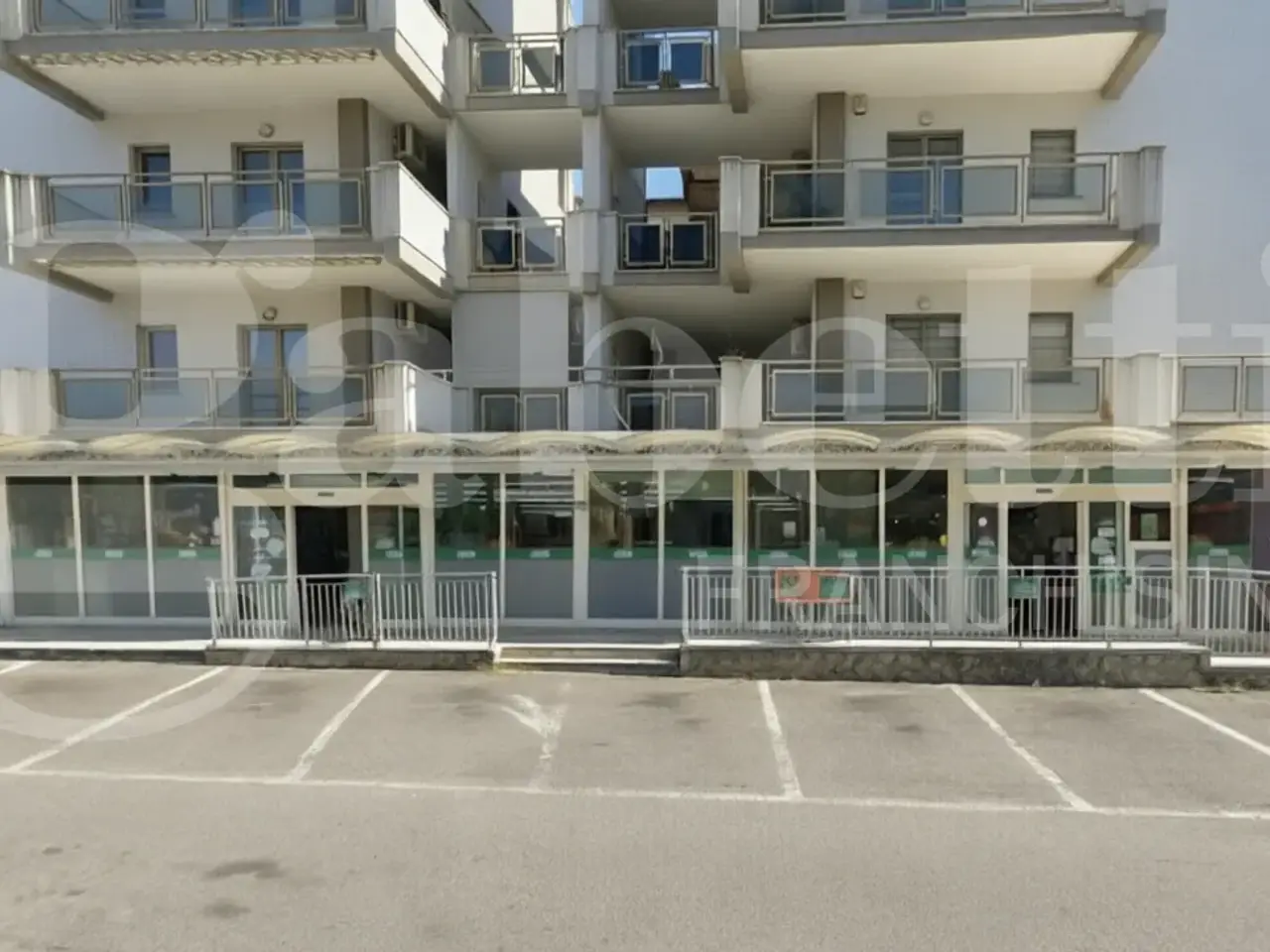 Esercizio commerciale in Via Ancora 18/22, Ladispoli, {3} - Foto 2