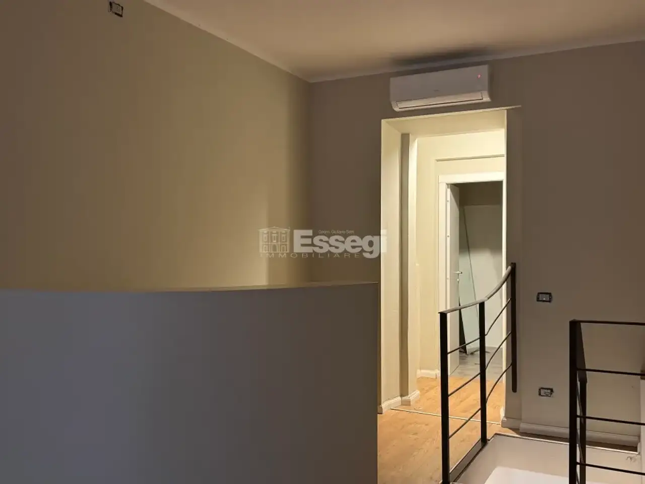 Palazzina commerciale in , Lucca, {3} - Foto 2