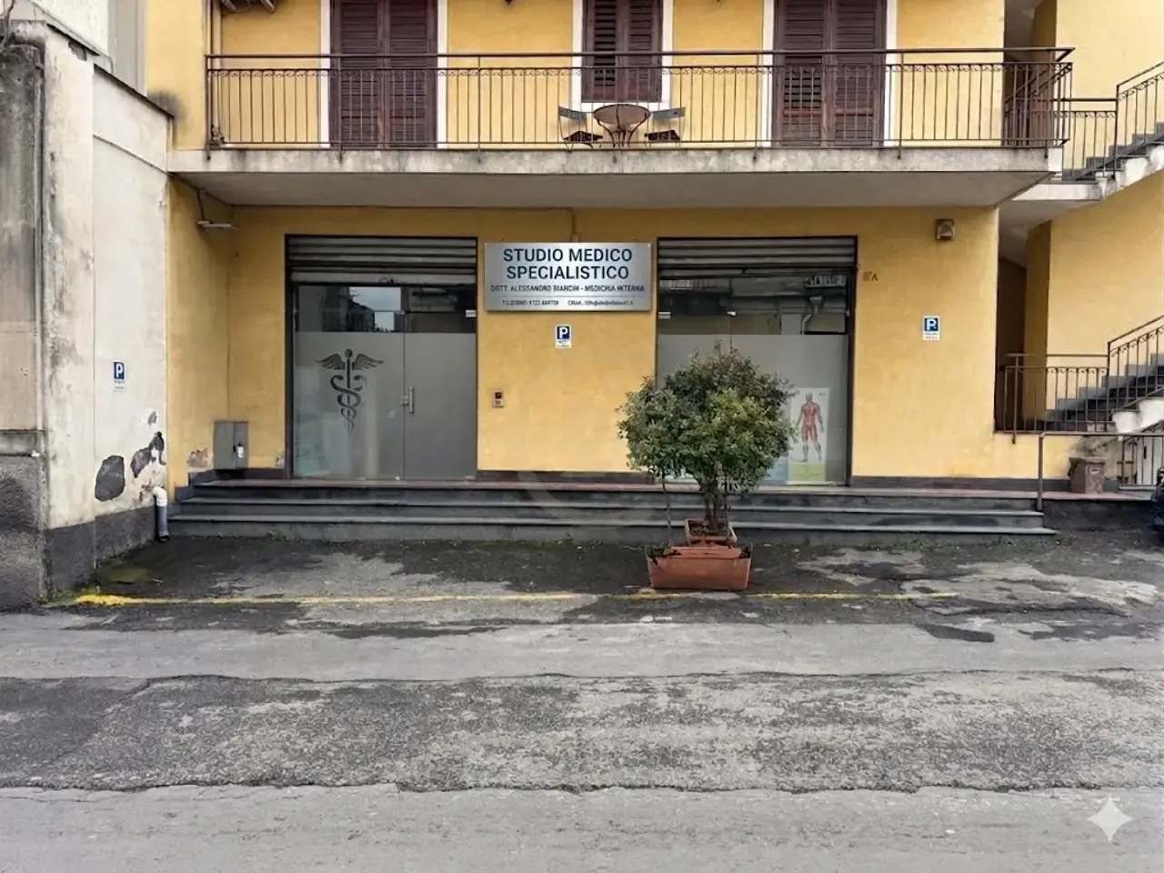 Palazzina commerciale in Via Sciarelle 67, Acireale, {3} - Foto 1