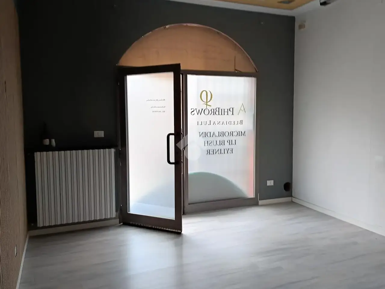 Negozio in Viale Carducci 1, Cesena, {3} - Foto 1