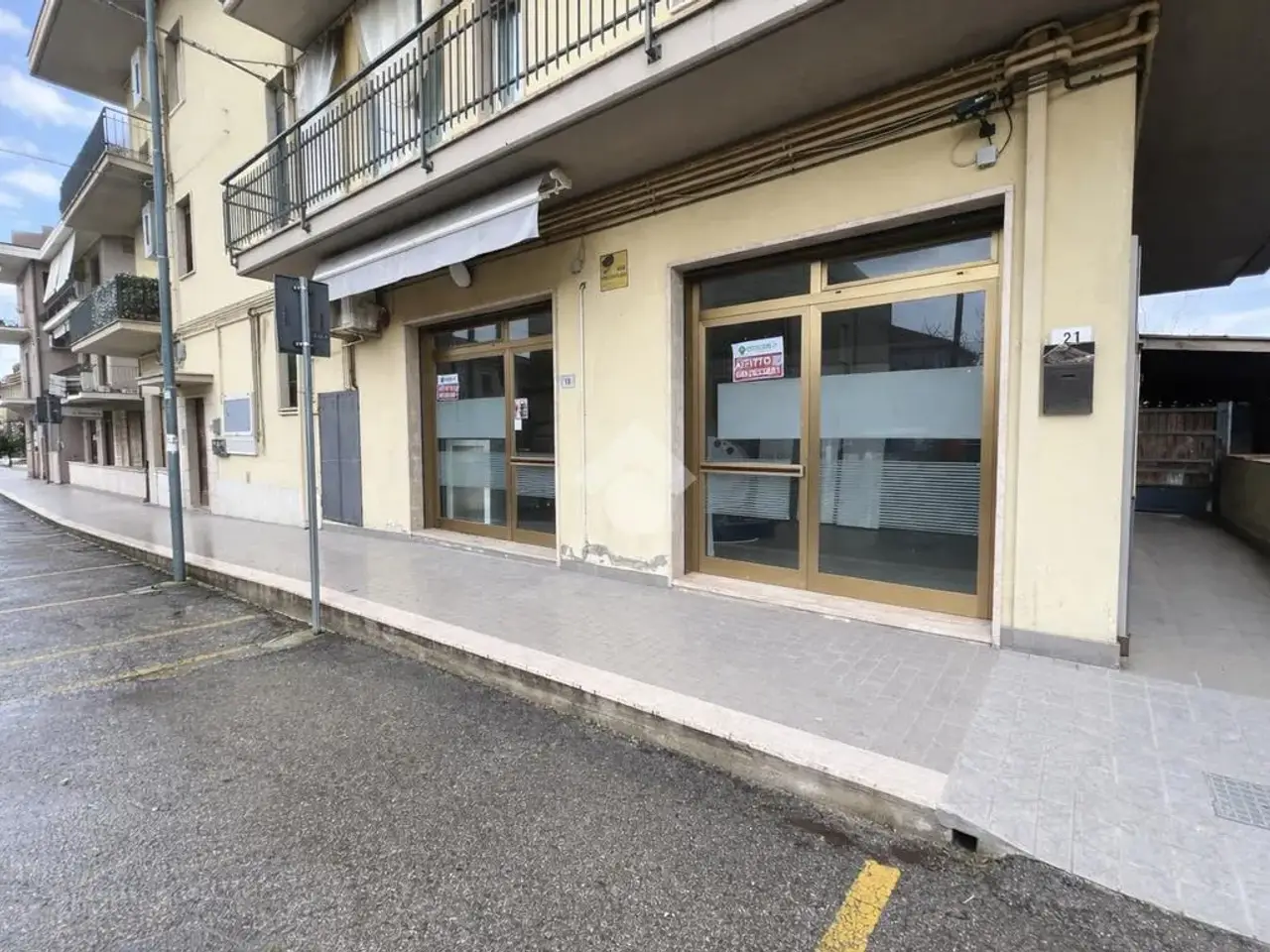Negozio in Via Giovanni Verga 19, Castellalto, {3} - Foto 1
