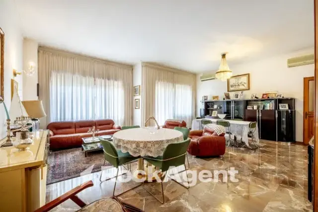 Penthouse in Via Edoardo Jenner 163, Roma - Foto 1