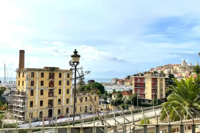 Casa indipendente in Viale Matteotti Snc, Imperia - Foto 1