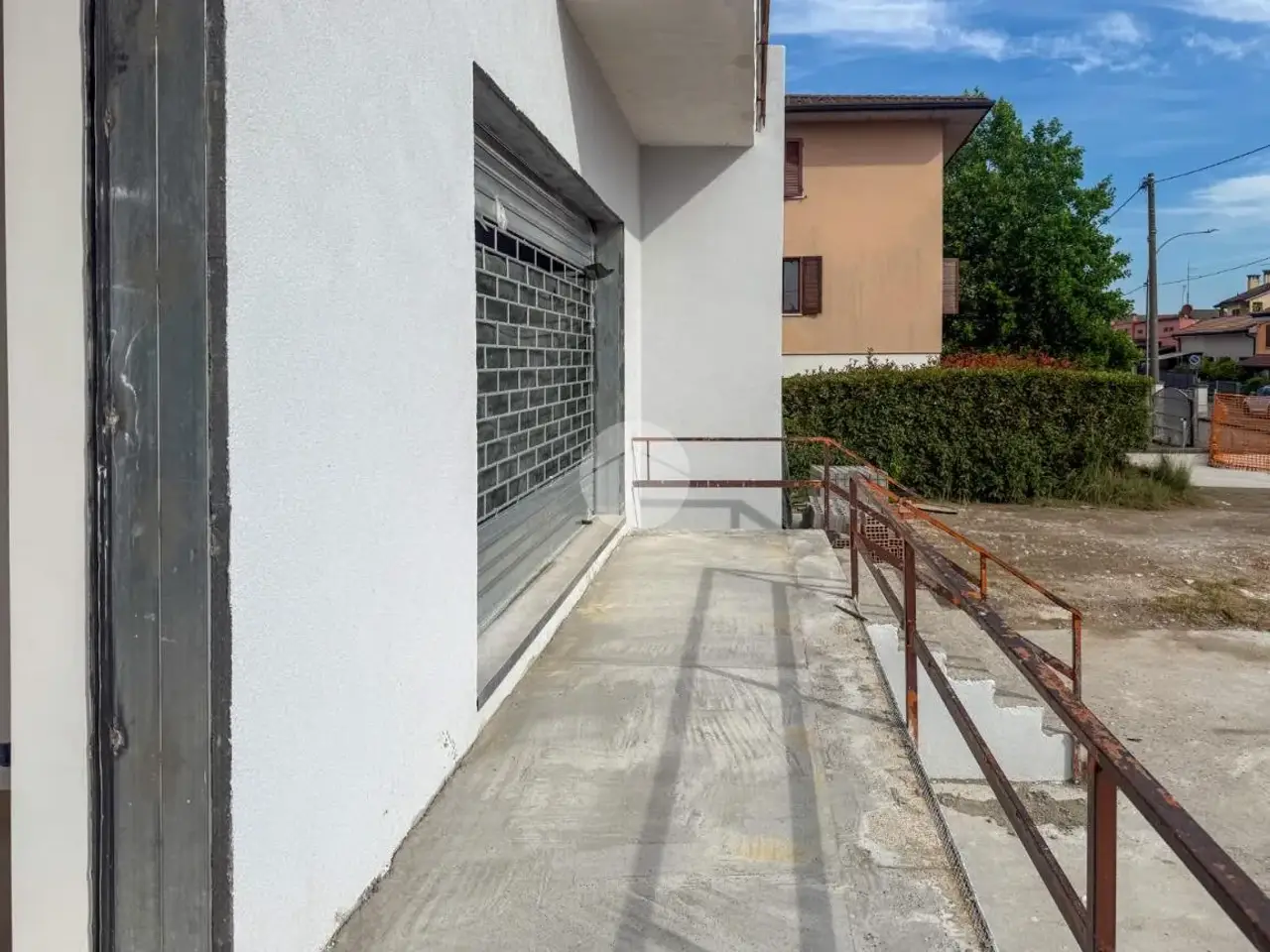 Negozio in Via Martiri della Liberta' 45, Porto Mantovano, {3} - Foto 2